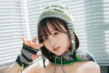 けんけん、極小シマシマ衣装×むちむちボディ