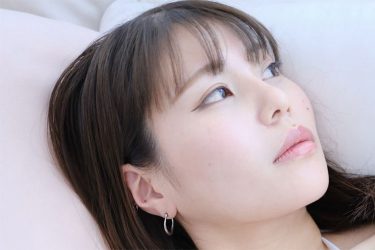 蒼井なぎさ、ベッド上のたわわパイ