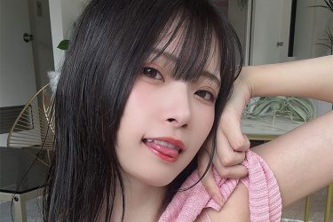 紅羽りお、ペロンとスケスケ誘惑
