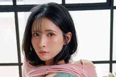 JILL、キワどい「満員電車チャレンジ画像」