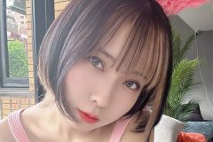 鳴上なごね、魅惑的な隙間チラリ