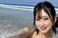 花宮いのり、笑顔弾けるビーチビキニ