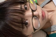 真中つぐ、メガネっ子の無防備ショット