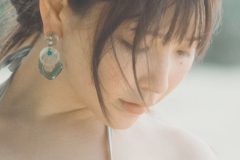 あまつまりな、気になるひも美女