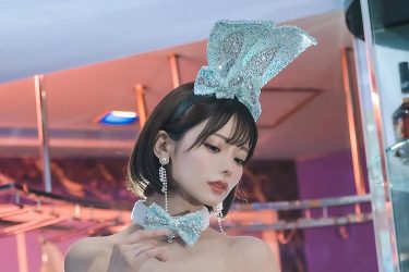 米倉みゆ、キラキラバニーにメロメロ