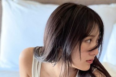 横野すみれ、ベッド上の乱れ色香