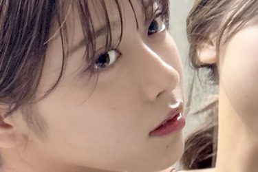 まるぴ、鏡越しの曲線美