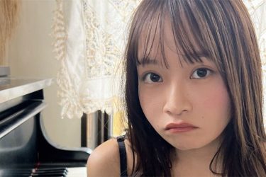 大嶋みく、ぷく顔ビキニとピアノの矛盾美