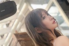 篠原みなみ、ハイヒールで魅せる絶品ヒップ