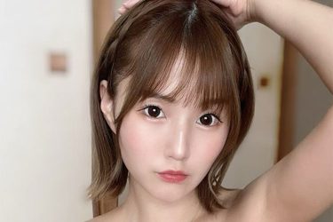 伊関あみ、畳上のあぐら美女