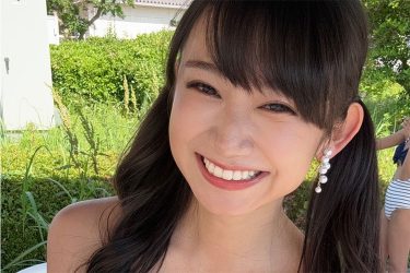 相沢菜々子、にっこり桃色ビキニ