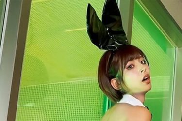 藤井マリー、刺激的なバニーヒップ
