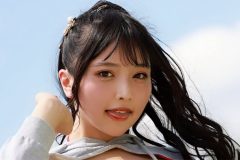 橋本ひかり、浮き輪と赤ビキニ