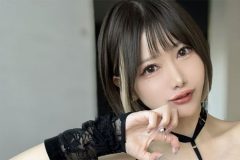 相良ましろ、大胆花柄トップ