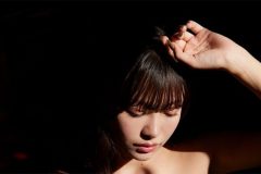 鈴木聖、陰影で魅せる芸術的ボディ