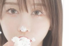 いくみ、生クリームまみれ