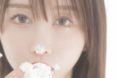 いくみ、生クリームまみれ