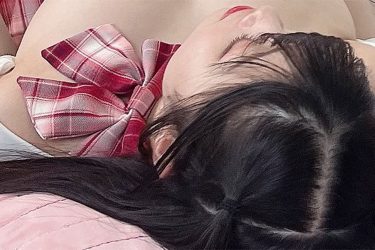 新穂すみれ、大胆アングルの欲張りショット