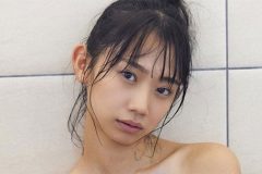 相沢菜々子、濡れ脱ぎの色香