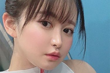 森島詩葉、まん丸穴あき競泳水着