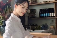 宇佐美なお、ちらりと極上美脚