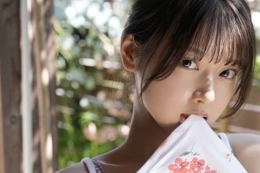 まるぴ、鮮烈の咥えタンクトップ