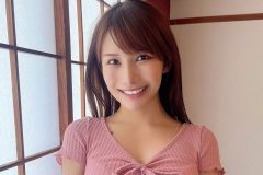 琴井ありさ、背徳感煽る…けしからん服