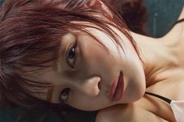 岸明日香、しなやかビジュ炸裂