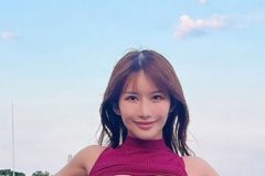 琴井ありさ、青空に映える絶品スタイル