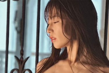 桜りん、乱れ色香の肉体美