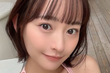 高崎かなみ、キュート自撮りの極上パイ