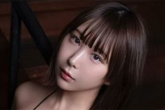 日向葵衣、フォロワー増の大胆Y字水着