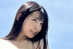 紫藤るい、青空映えのグラマラスボディ