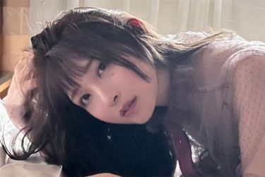 あまつまりな、ベッド上の桃ヒップ