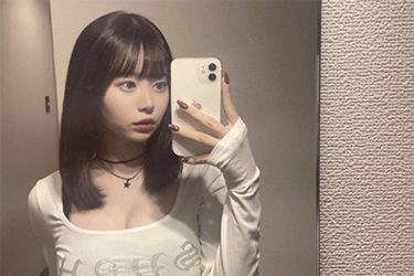 千星真穂、ボディライン強調自撮り