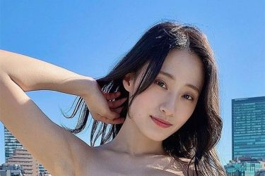 澄田綾乃、青空映えの極上美ボディ