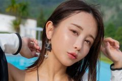 いくみ、あふれまくりの黒ビキニ