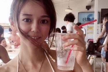 絃花みき、海の家でバズる