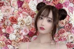 イヨリーヌ、華やかお団子美女