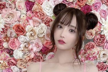 イヨリーヌ、華やかお団子美女