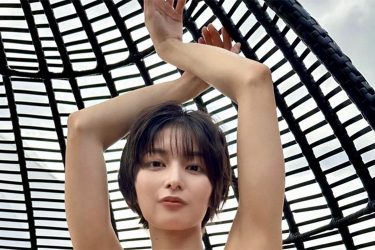 大島璃乃、黒ビキニのクール美女