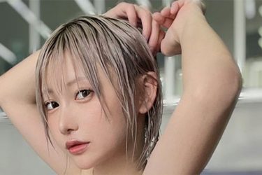 篠崎こころ、艶濡れの曲線美