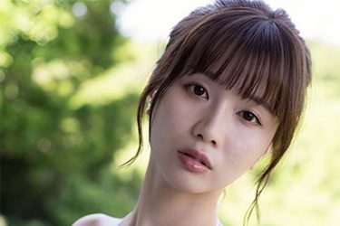 椿木りさこ、色っぽ花びらトップ