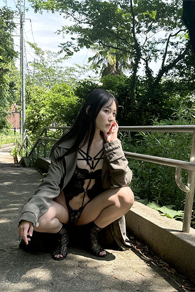 林田百加、路上M字 and ハイレグの画像2