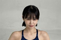 真中つぐ、競泳水着の圧巻ボディ