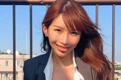 琴井ありさ、チラリとペロリの絶景