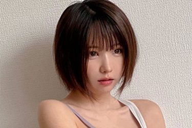 えなこ、脱ぎかけ艶ボディ