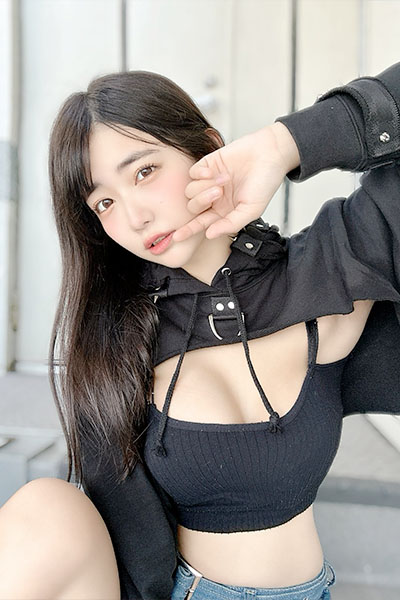 天羽希純、すごい格好で外出の画像2