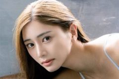 斎藤恭代、美貌と麗しきS字曲線