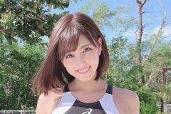 篠原冴美、爽やか競泳水着美女